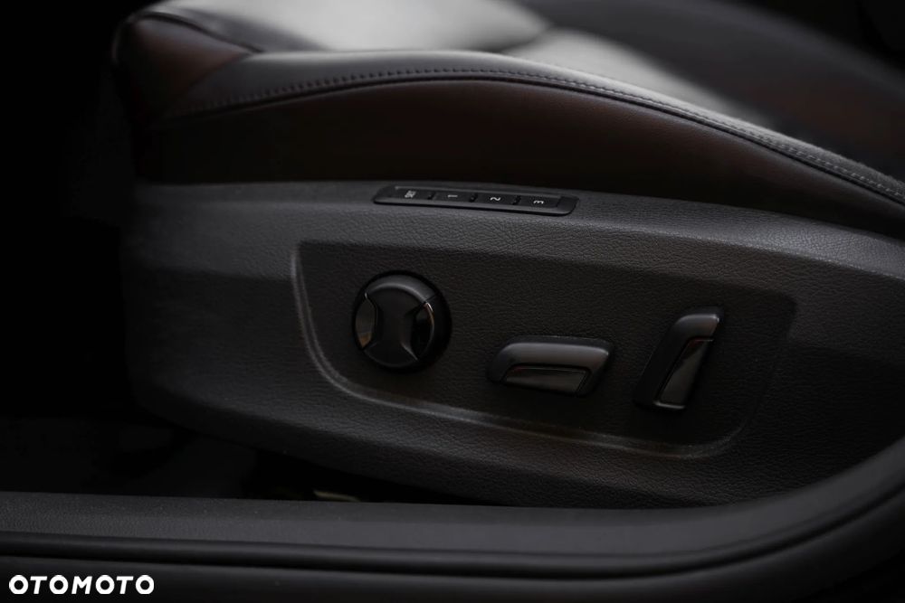 Skoda Superb 2.0 TSI DSG L&K - 35