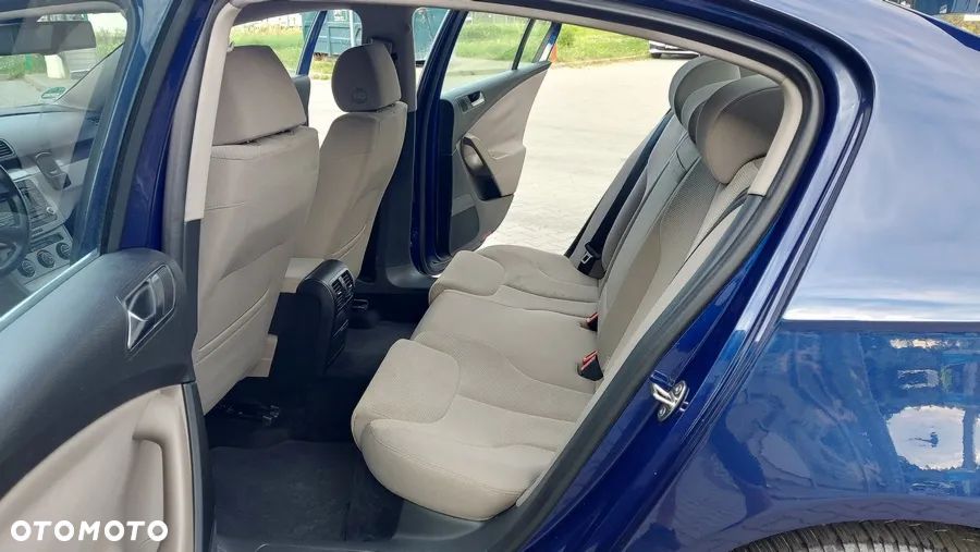 Volkswagen Passat 2.0 FSI Comfortline - 16
