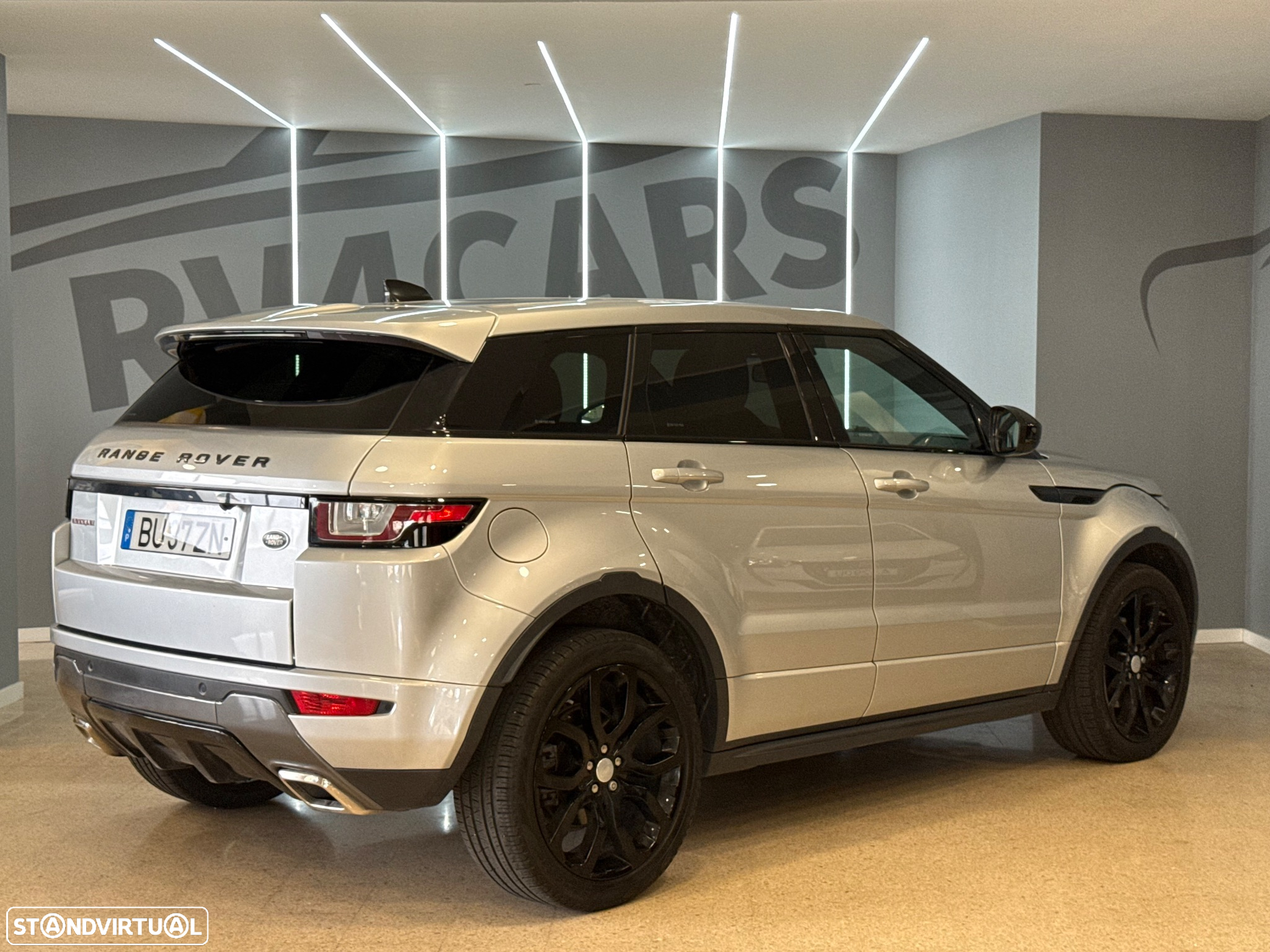 Land Rover Range Rover Evoque 2.0 D150 AWD R-Dynamic HSE Auto - 10