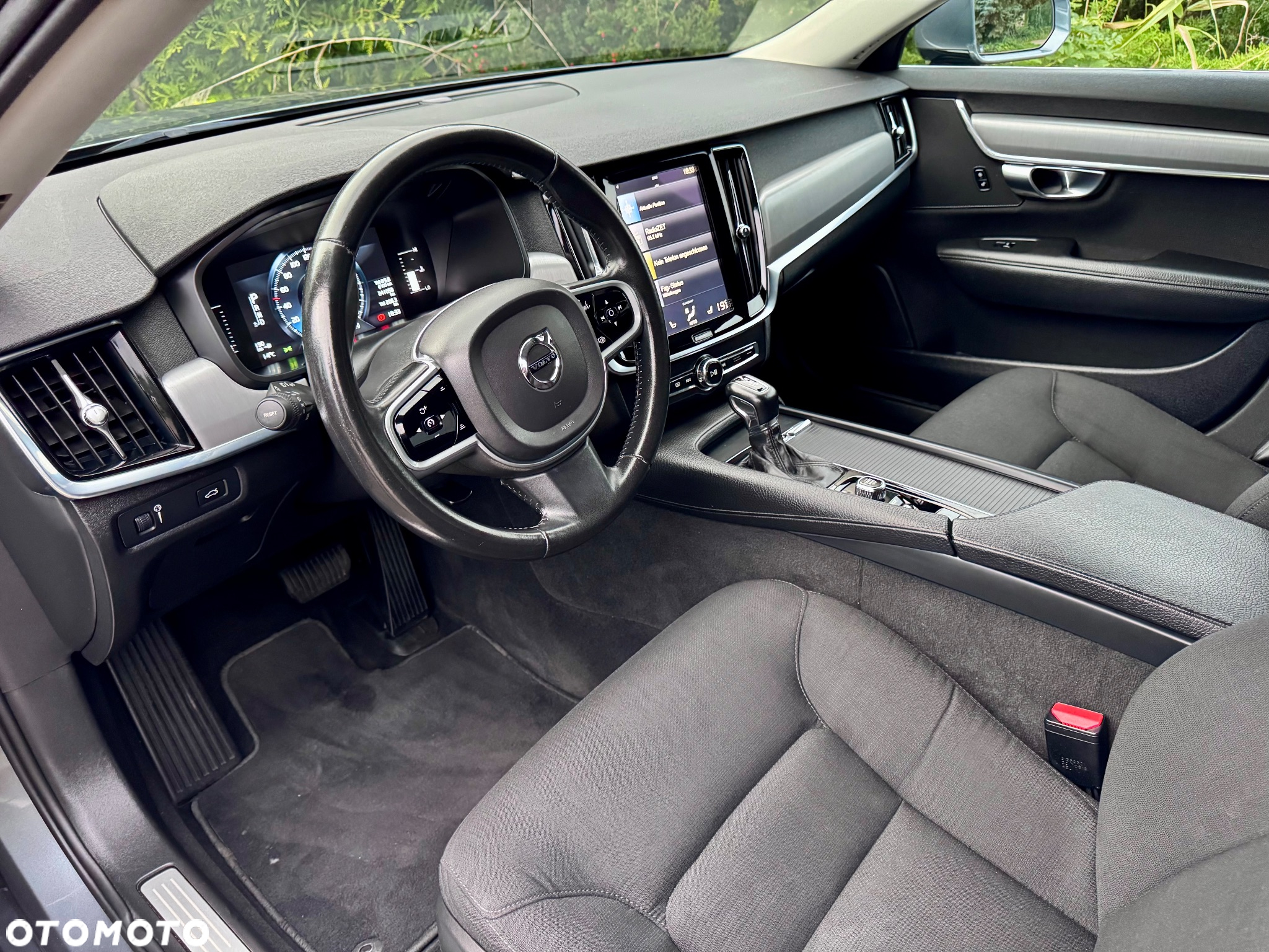 Volvo V90 D3 Geartronic Momentum Pro - 30