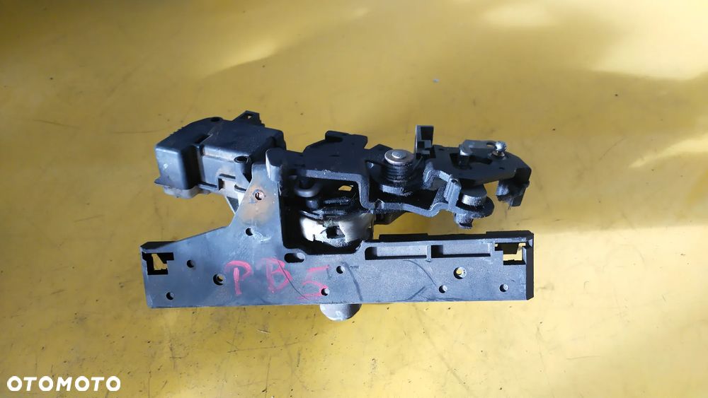 ZAMEK KLAPY BAGAŻNIKA VW PASSAT B5 3B0827297 - 1