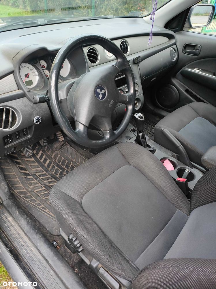 Mitsubishi Outlander - 4
