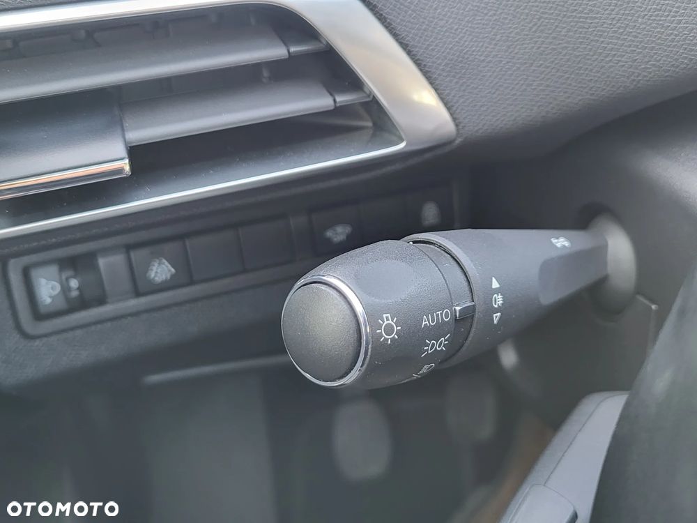 Peugeot 3008 1.5 BlueHDi Allure S&S - 12