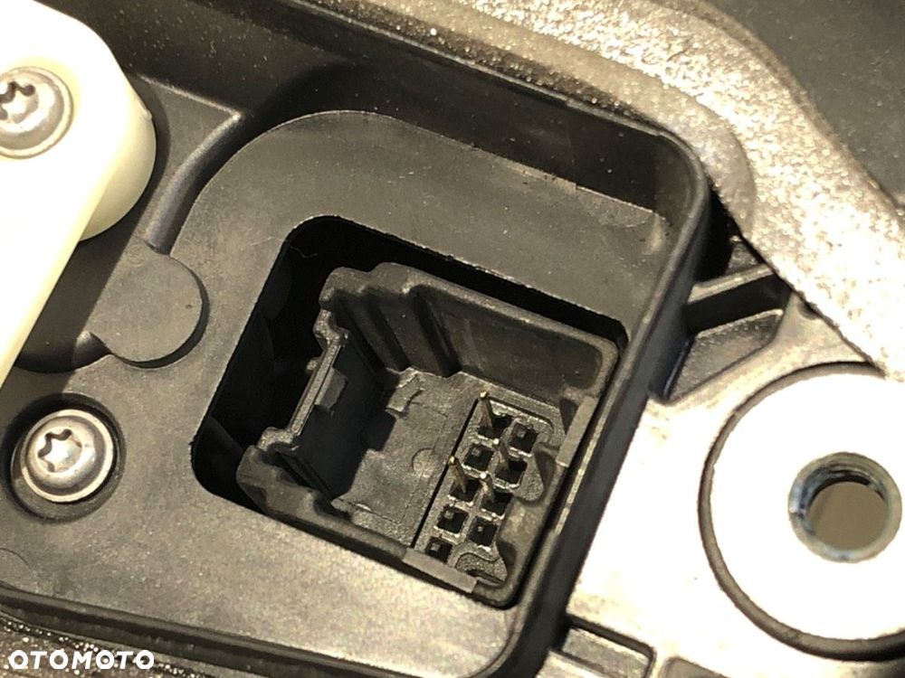 ZAMEK DRZWI PRAWY TYŁ  OPEL ASTRA K (B16) 2015 - 2022 1.4 Turbo (68) 92 kW [125 KM] benzyna 2015 - - 3