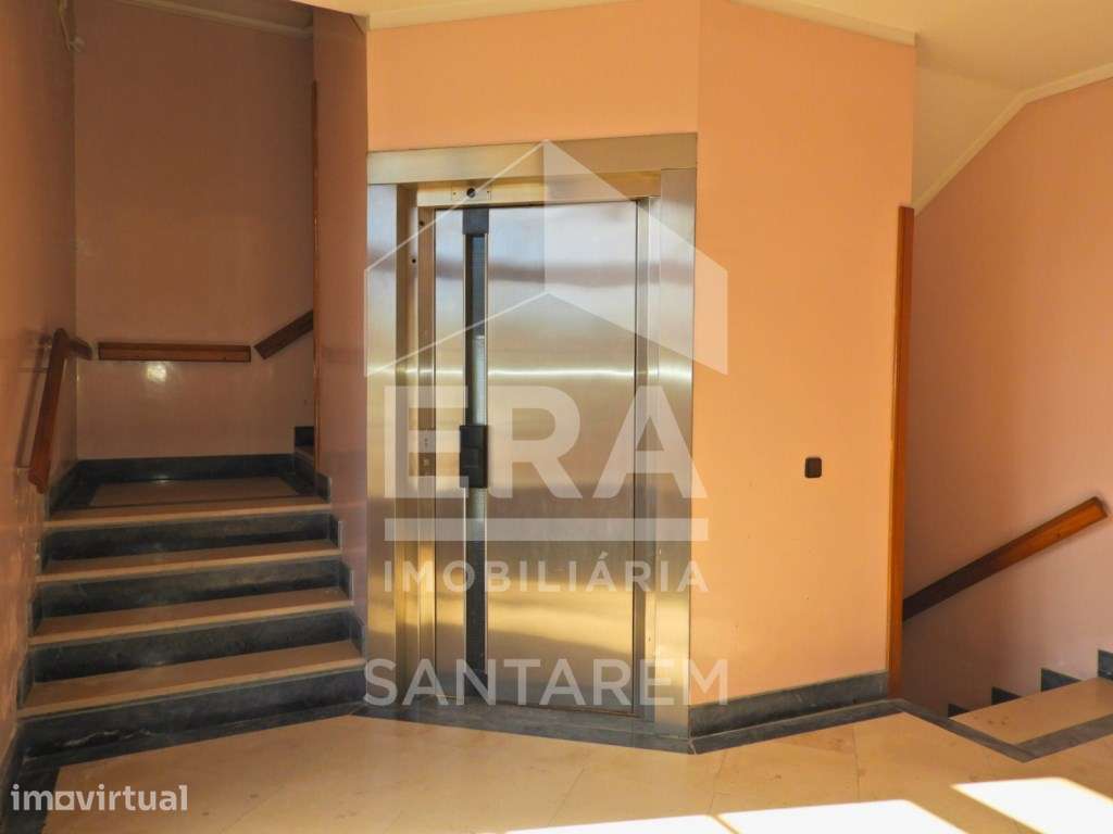 Prédio no Centro Histórico de Santarém - Grande imagem: 4/18