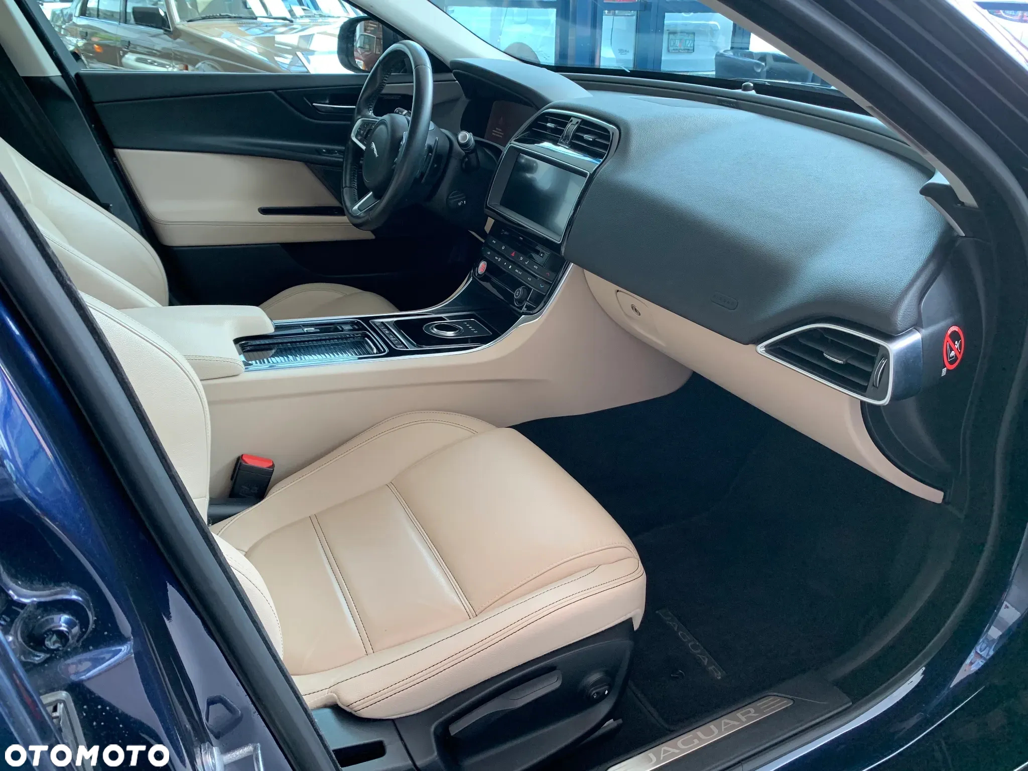 Jaguar XE 2.0 D Prestige - 16
