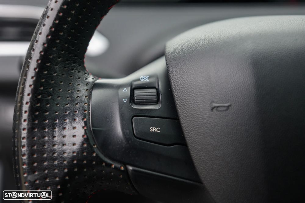 Peugeot 208 1.2 PureTech GT Line - 32