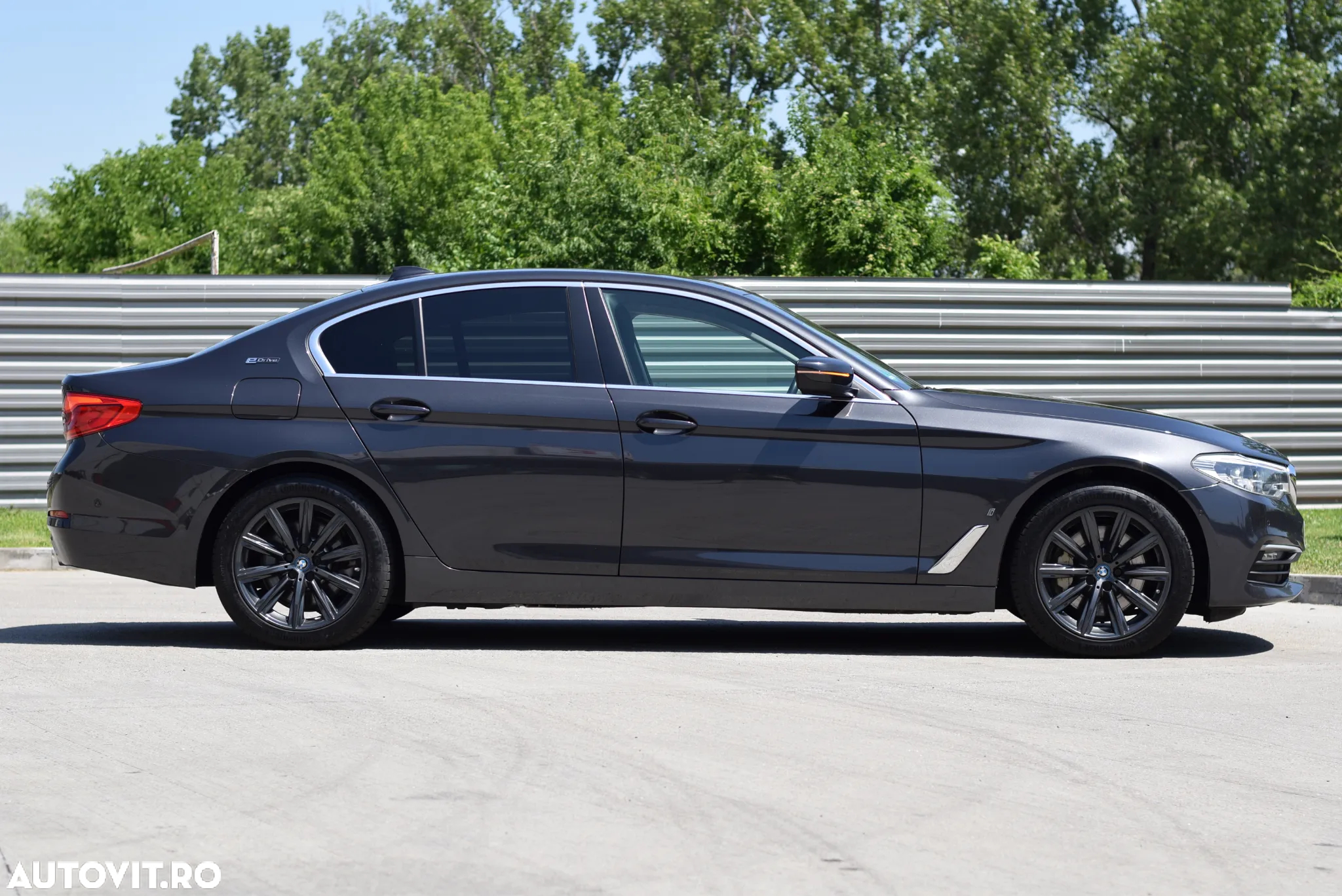 BMW Seria 5 530e iPerformance Aut. - 32