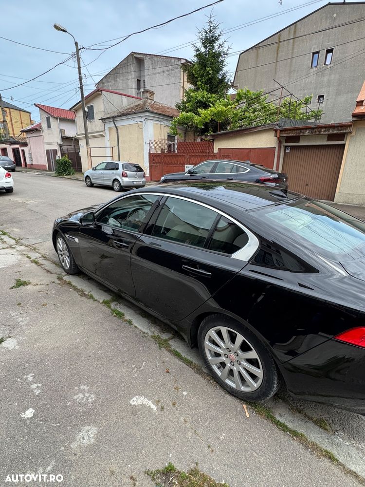 Jaguar XE 2.0 Pure - 7