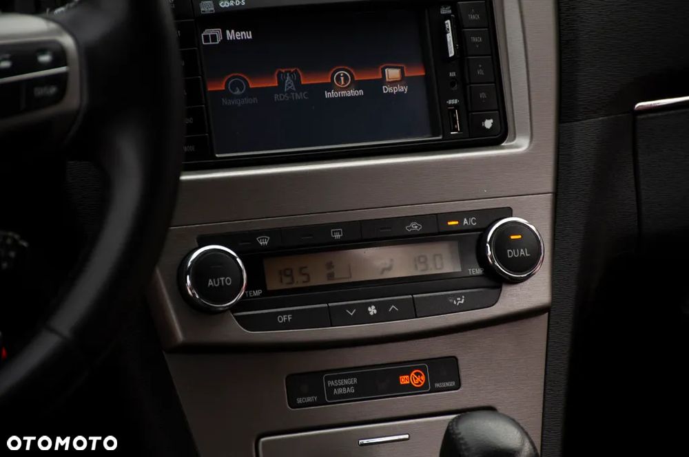 Toyota Avensis 1.8 Sol MS - 32