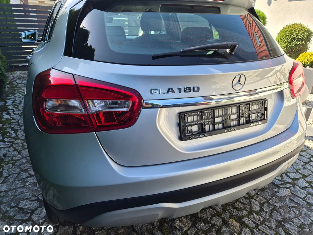 Mercedes-Benz GLA 180 Activity Edition - 20