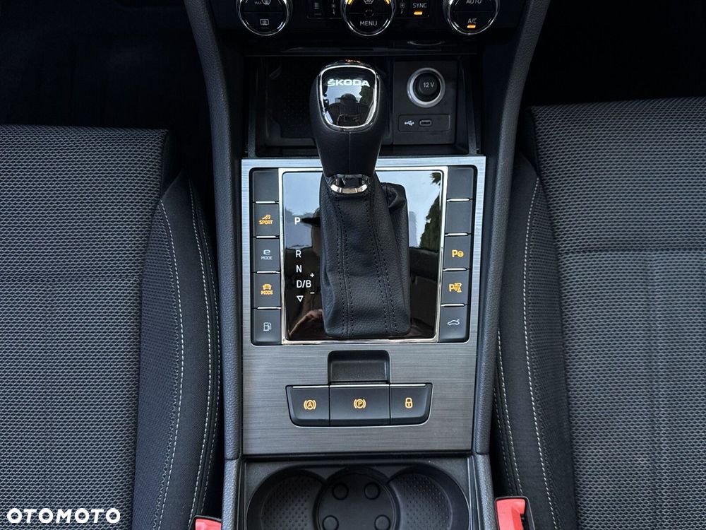 Skoda Superb 1.4 TSI Plug-In Hybrid Style DSG - 19