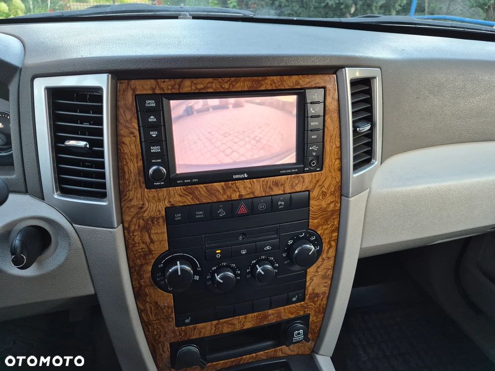 Jeep Grand Cherokee - 22