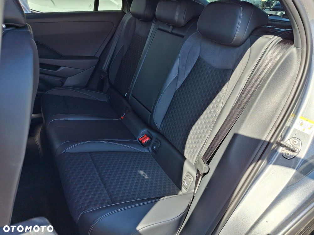 Volkswagen T-Roc 1.5 eTSI R-Line DSG - 17