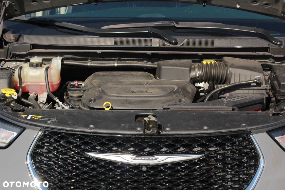 Chrysler Pacifica - 38