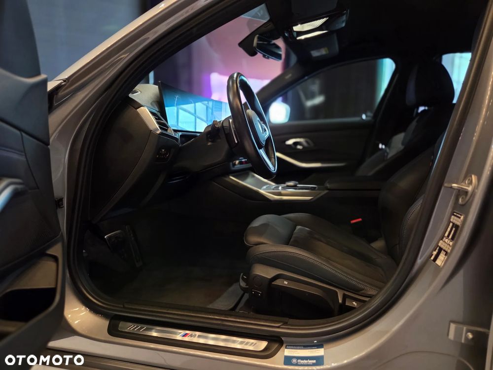 BMW Seria 3 318i M Sport - 16