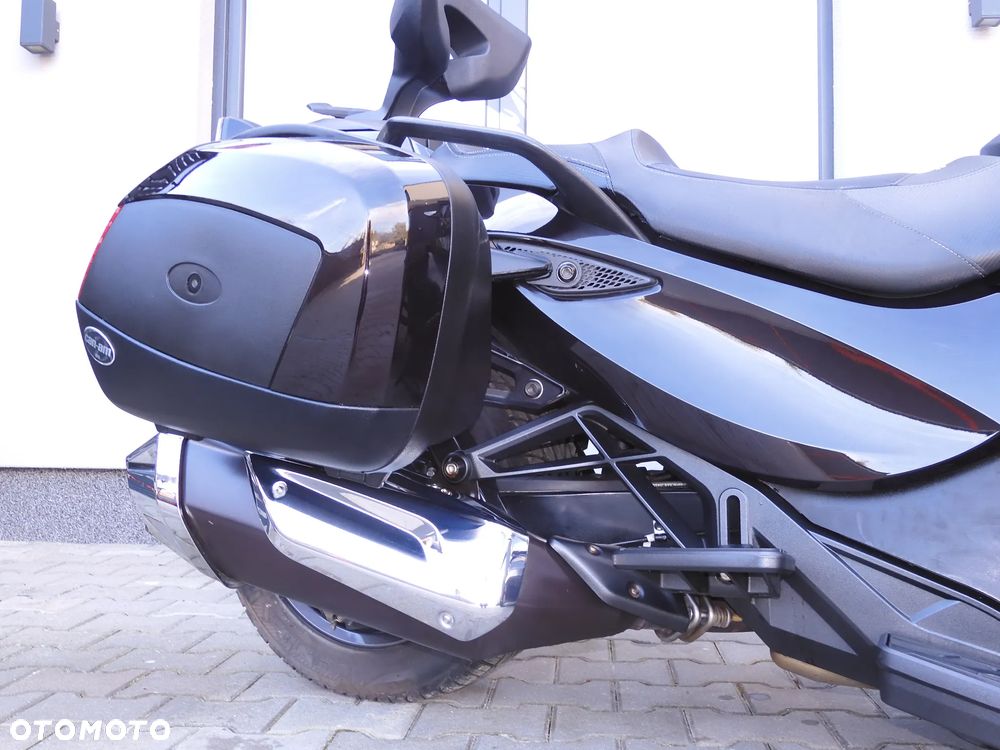 Can-Am Spyder - 18