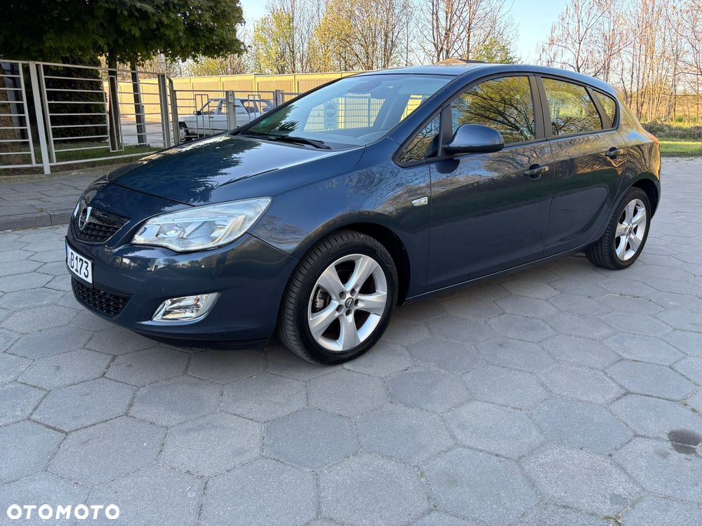 Opel Astra 1.6 Design Edition - 10