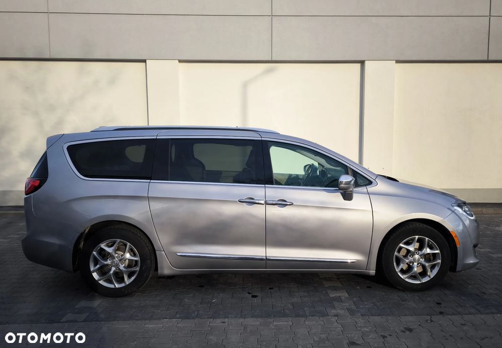 Chrysler Pacifica - 2