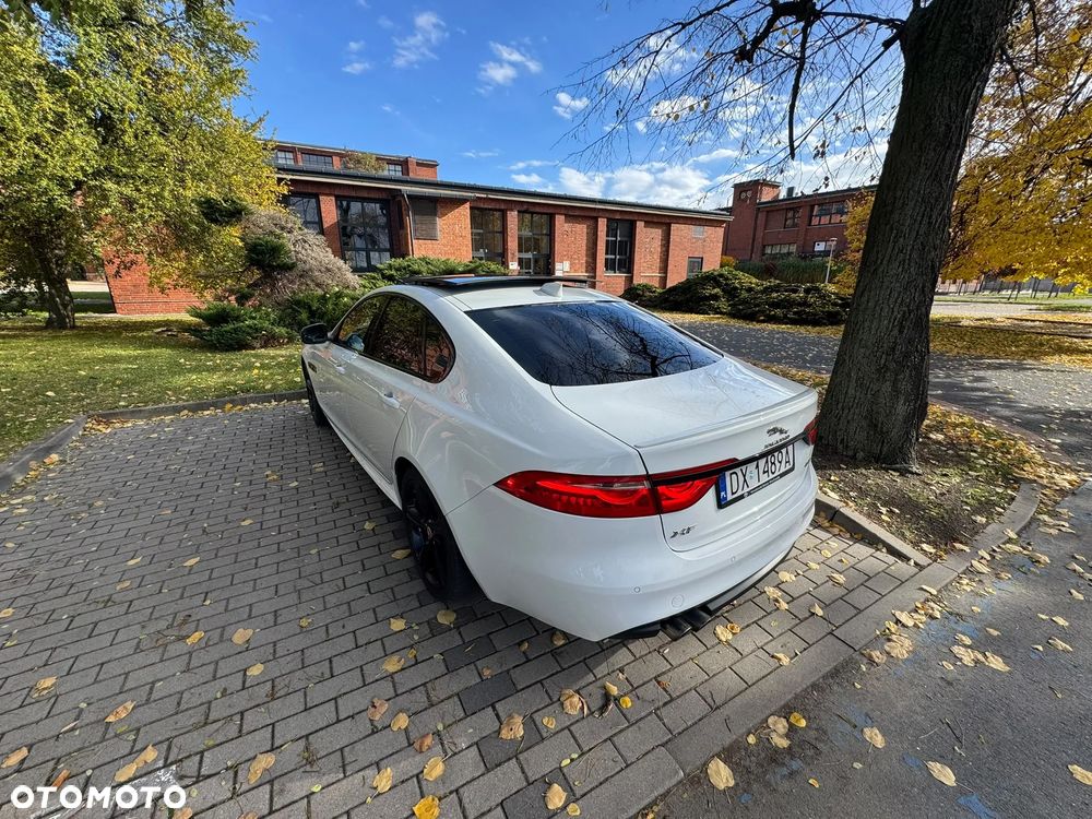 Jaguar XF - 12