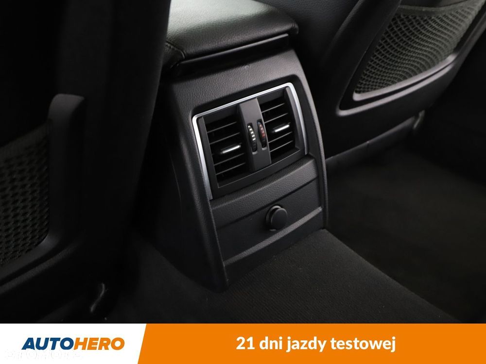 BMW Seria 3 318d Luxury Line - 34