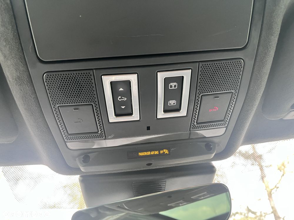 Jaguar F-Pace 25t AWD Portfolio - 15