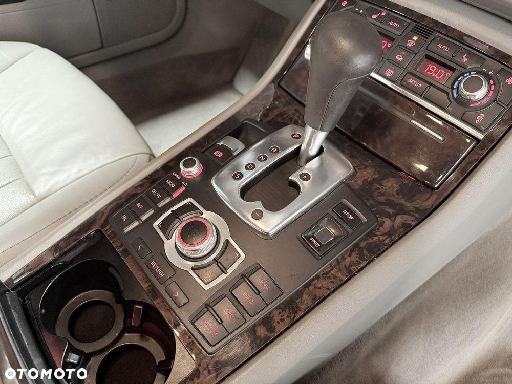 Audi A8 4.2 Quattro - 25