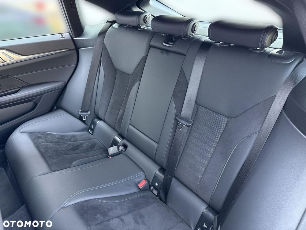 BMW i4 - 9