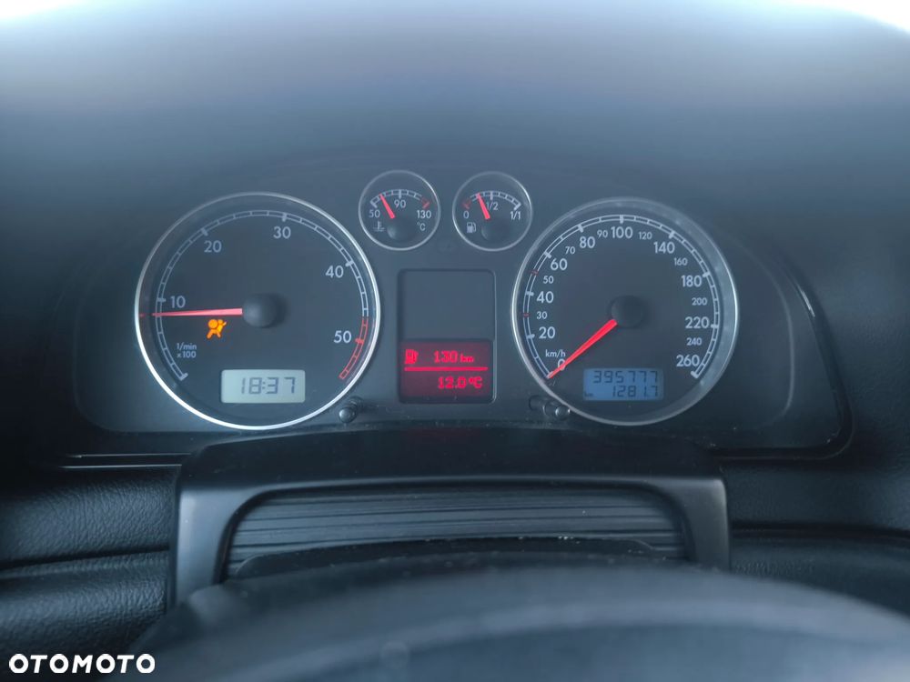 Volkswagen Passat 1.9 TDI Highline - 19