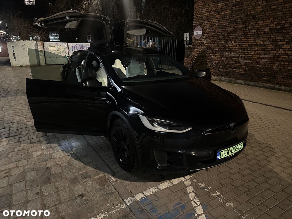 Tesla Model X - 26