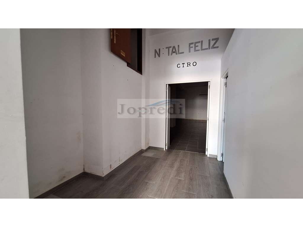 Loja Casal Cotão com boa montra - Grande imagem: 2/10