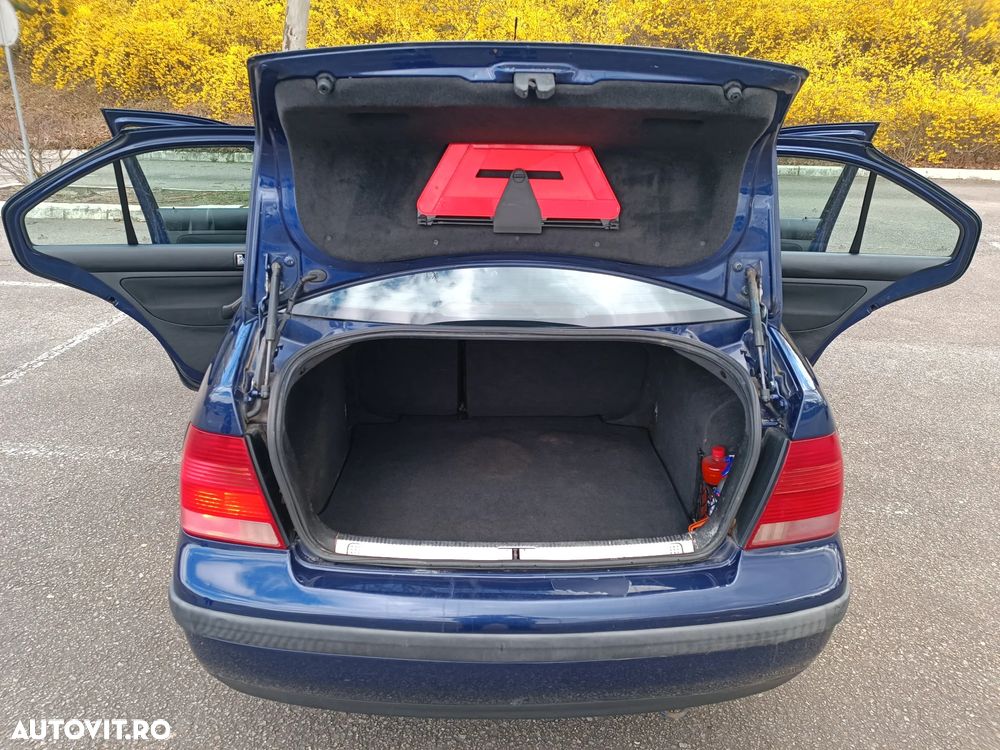 Volkswagen Bora 1.9TDI 4Motion Basis - 9