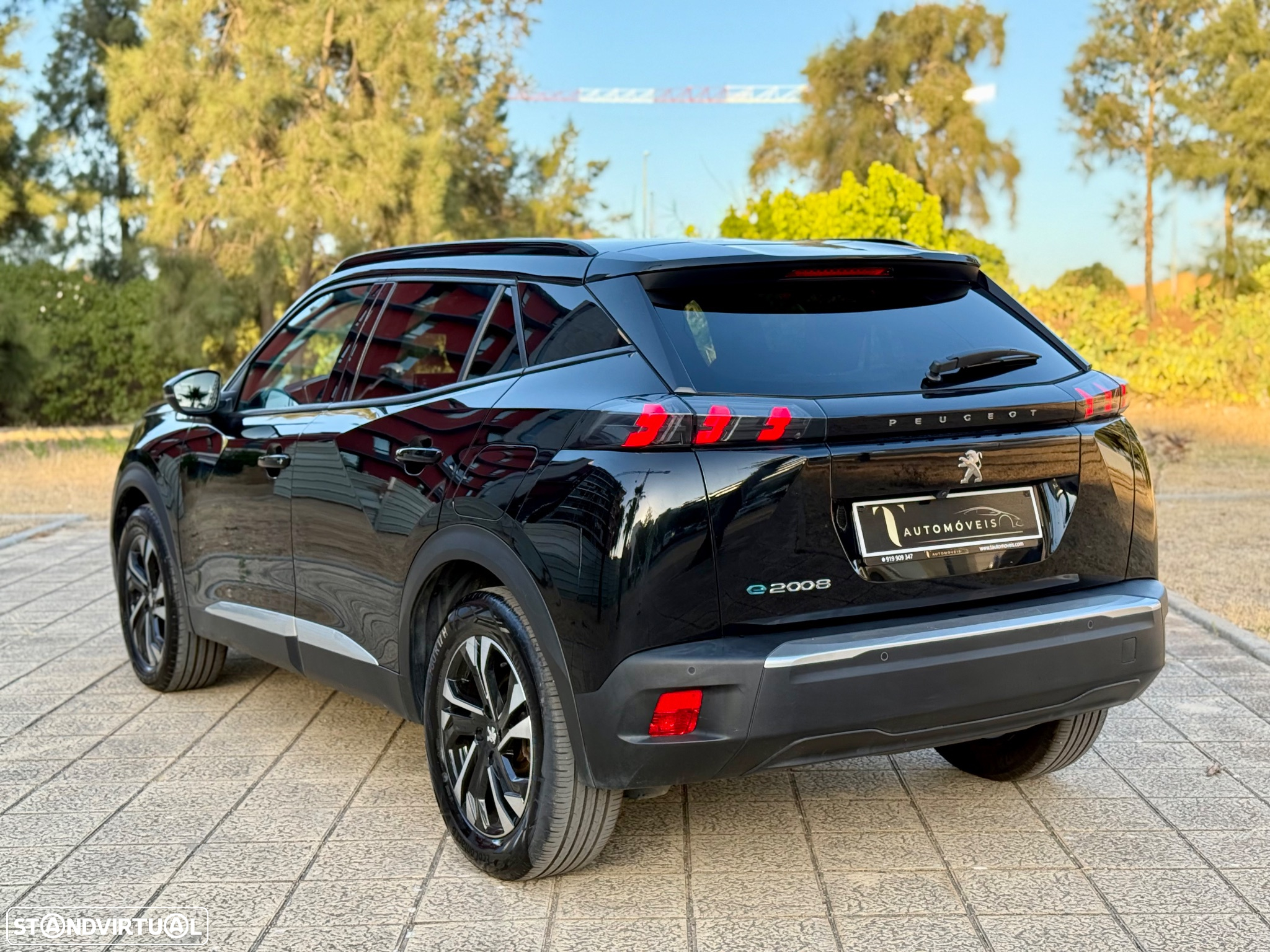 Peugeot e-2008 50 kWh Allure Pack - 4