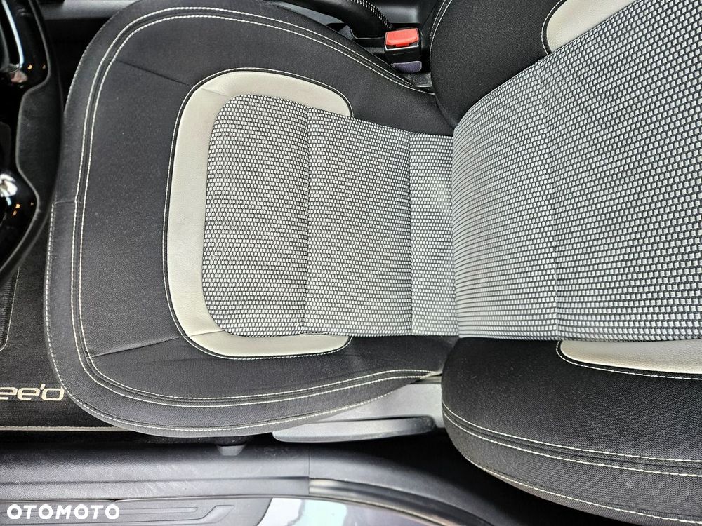 Kia Ceed 1.6 GDI ISG Dream-Team Edition - 22