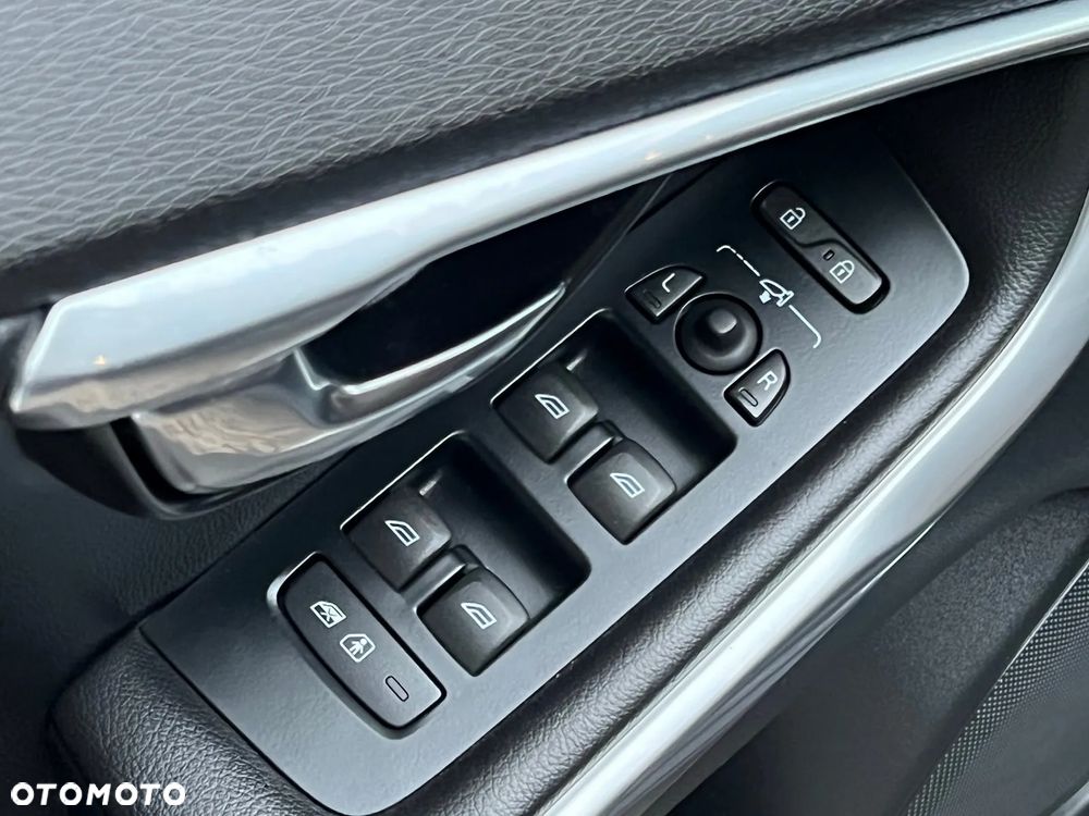 Volvo V40 Cross Country - 20