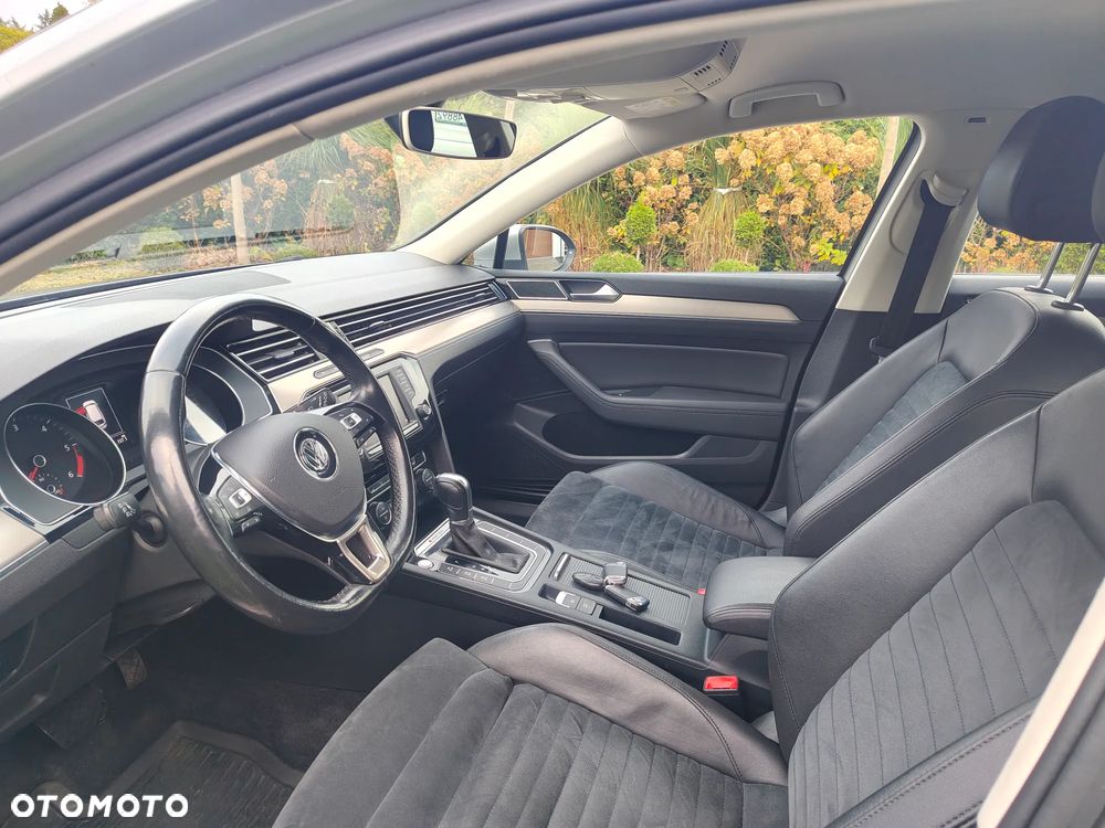 Volkswagen Passat Variant 2.0 TDI SCR 4Motion DSG Comfortline - 11