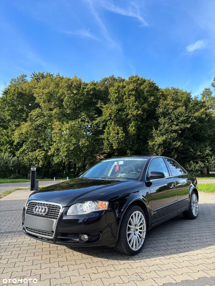 Audi A4 Limousine - 1