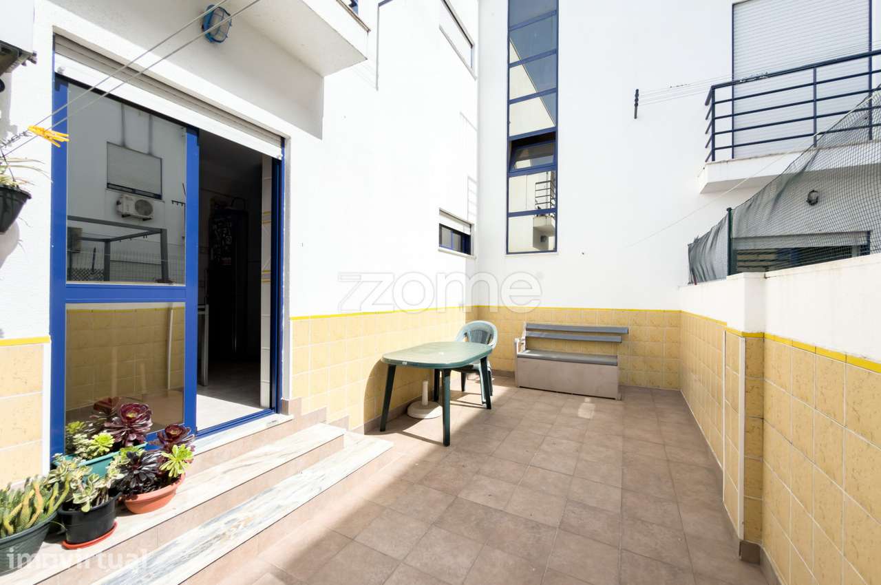 T2 No centro Moita com terraço e arrecadação - Grande imagem: 2/23
