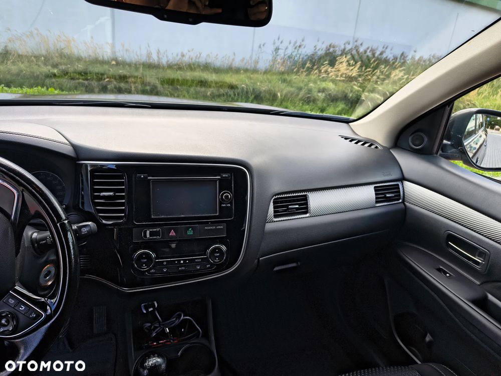 Mitsubishi Outlander 2.0 Invite + 2WD - 14