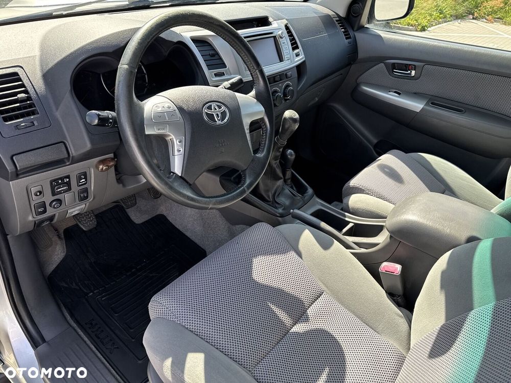 Toyota Hilux 2.5 D-4D SR - 20