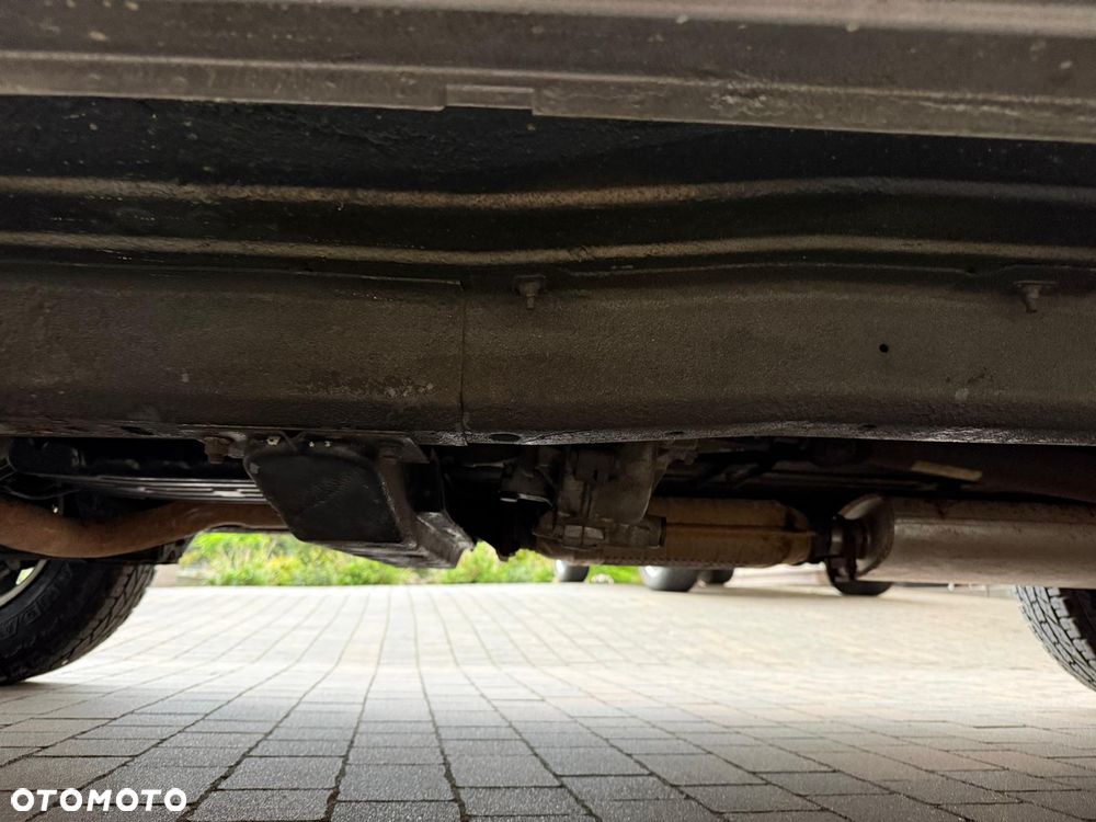 Jeep Cherokee - 32