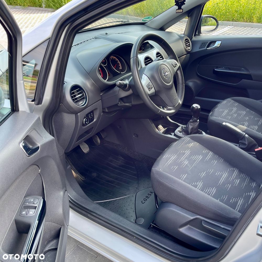 Opel Corsa 1.2 16V Cosmo - 15