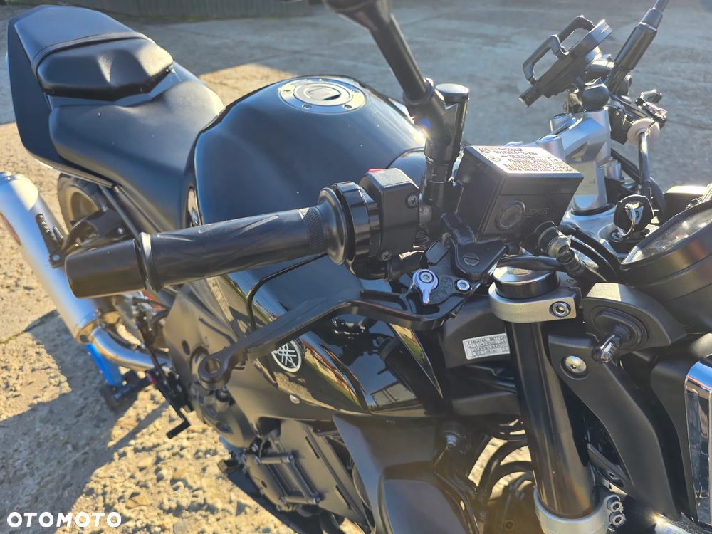 Yamaha FZ - 22