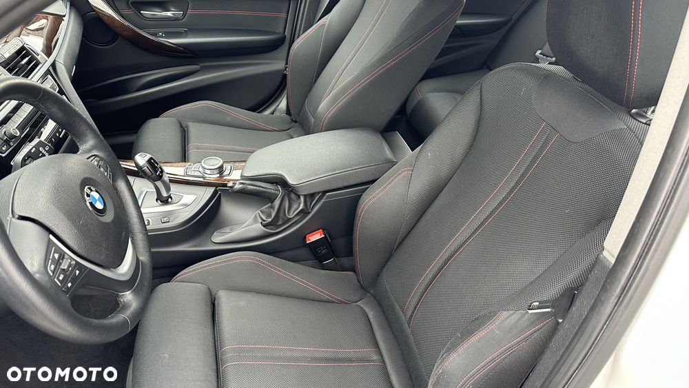 BMW Seria 3 330i GPF xDrive Sport Line Sport - 29