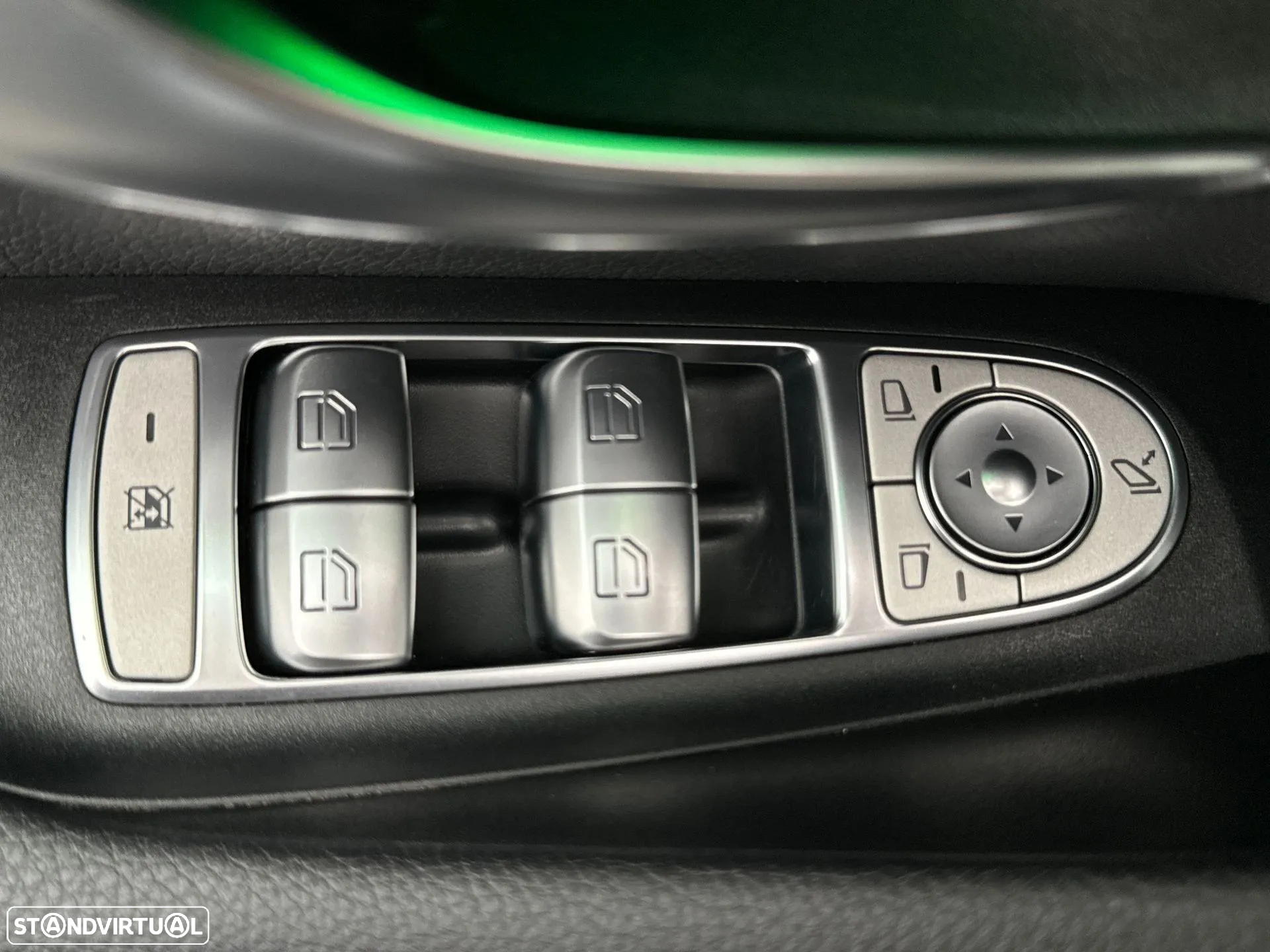 Mercedes-Benz E 300 e Exclusive Line - 22
