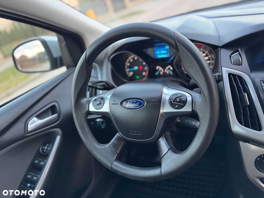 Ford Focus 1.6 FF Ambiente - 32