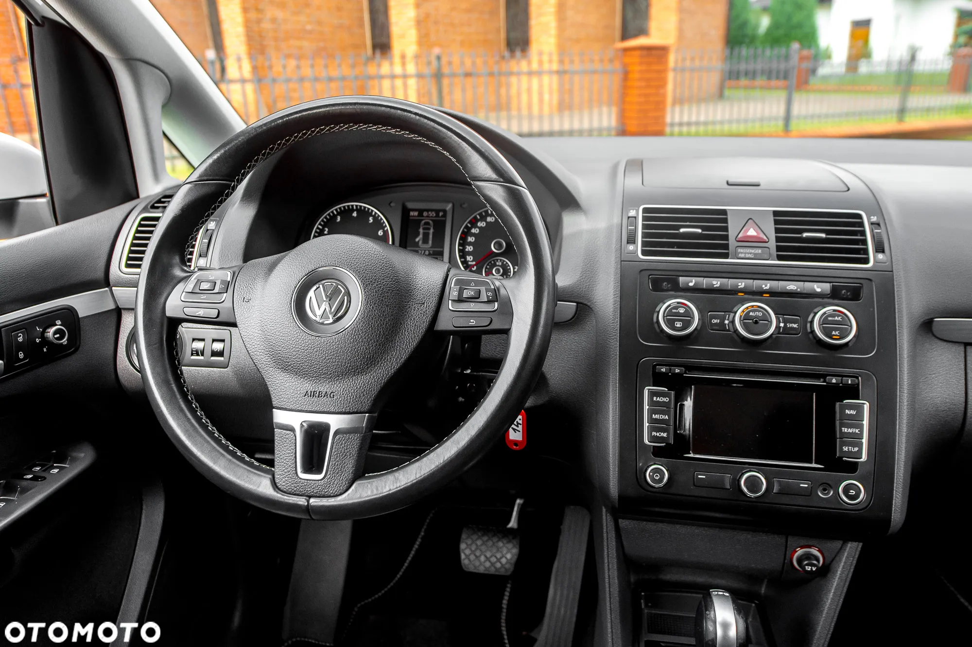 Volkswagen Touran 1.4 TSI DSG Cup - 8