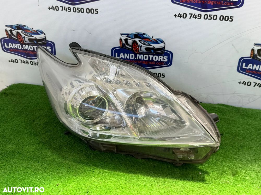 FAR UK DREAPTA TOYOTA PRIUS 2012 HYBRID 1.8 BENZINA COD OEM 8113047500 2009-2015 - 1