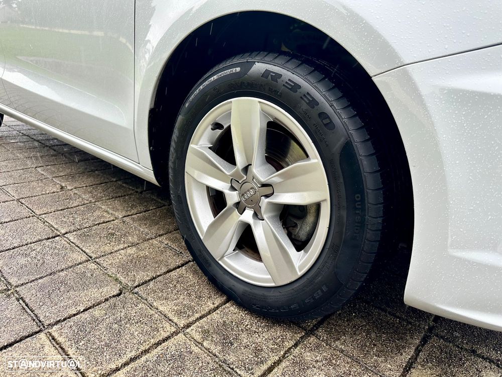 Audi A1 Sportback 1.6 TDI design - 12