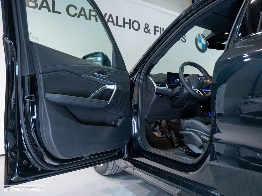 BMW iX1 eDrive20 Pack Desportivo M - 15